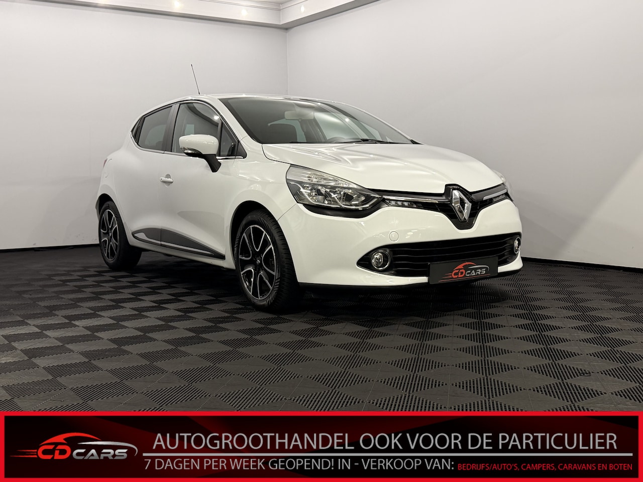 Renault Clio - 1.2 TCe Intens Camera, Navi, Keyless start, Airco, Cruise control, A start stop, Lichtmeta - AutoWereld.nl