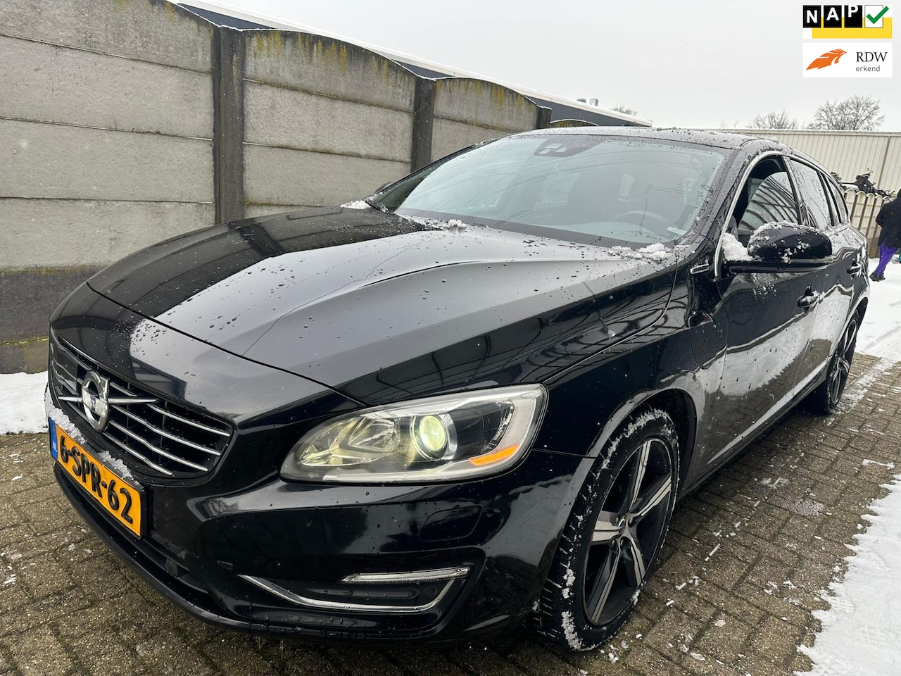 Volvo V60 - 2.4 D6 AWD Plug-In Hybrid Summum XENON/ LEER/ MEMORY! - AutoWereld.nl