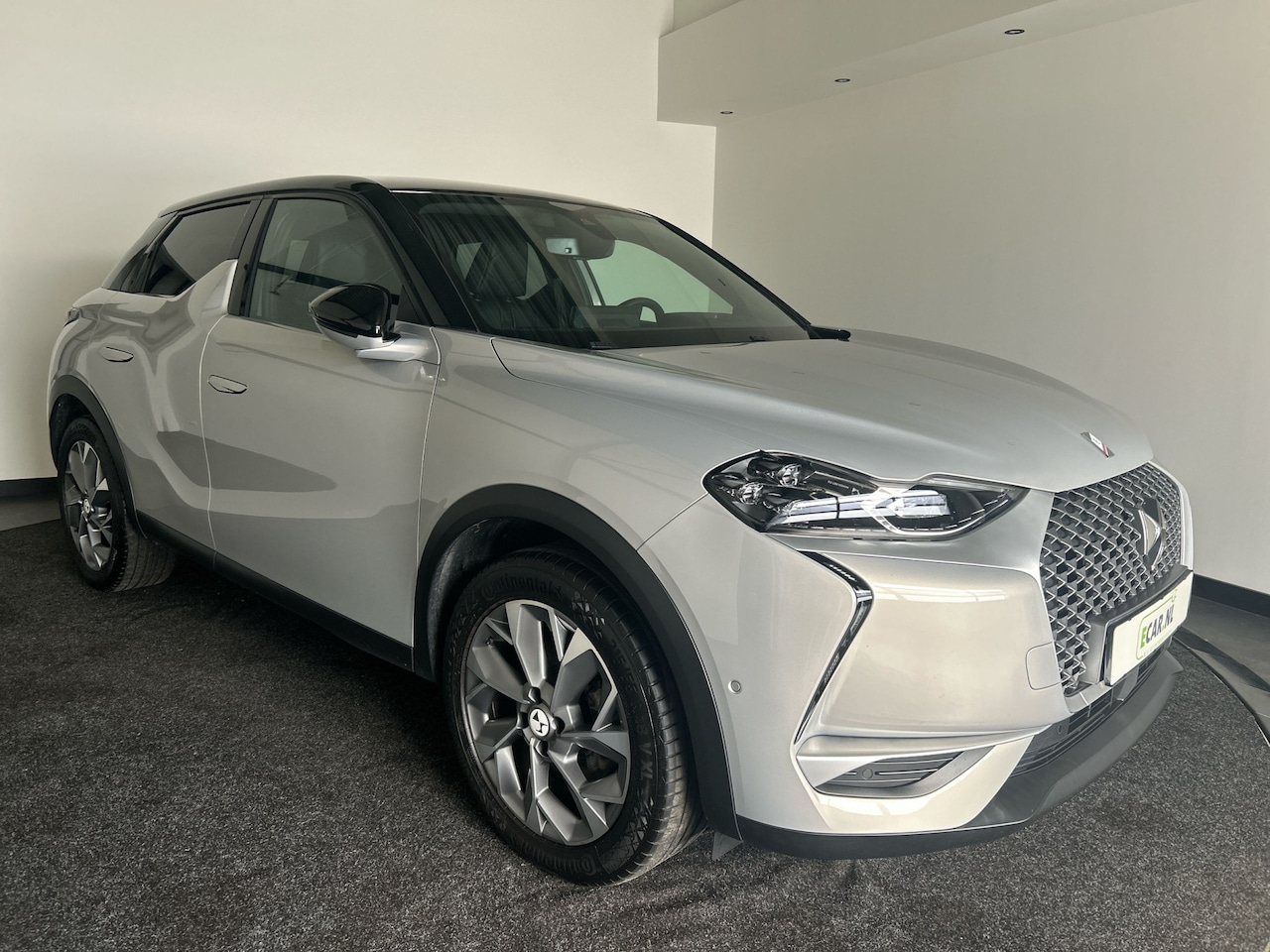 DS 3 Crossback - E-Tense Grand Chic 50 kWh | Lederen Bekleding | Head Up Display | Zwart dak | Navigatie | - AutoWereld.nl