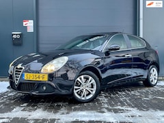 Alfa Romeo Giulietta - 1.4 T Progression PANO BOSE NAVI CLIMA CRUISE TREKHAAK PDC LED DISTRIBUTIE VV BIJ 155000 I