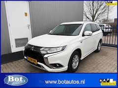 Mitsubishi Outlander - 2.4 PHEV Pure / 1E EIGENAAR / APPLE CAR PLAY / TREKHAAK / ECC / CRUISE / NL-AUTO / CAMERA