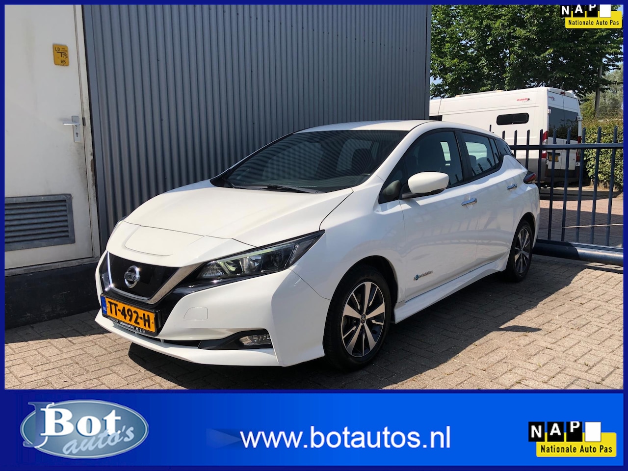 Nissan LEAF - Acenta 40 kWh / NAVIGATIE / CAMERA / LMV / PDC / NL-AUTO / ECC - AutoWereld.nl