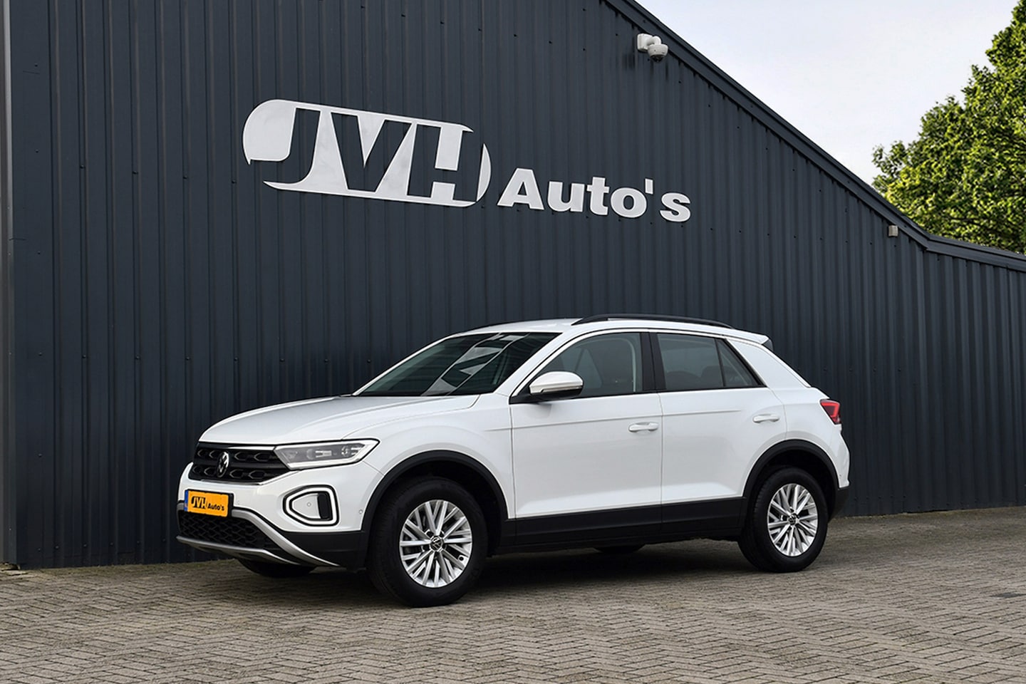 Volkswagen T-Roc - 1.5 TSi 150pk AUT/DSG Life 07-2022 | Virtual CP | Full-LED | Navi | Adapt.CC - AutoWereld.nl
