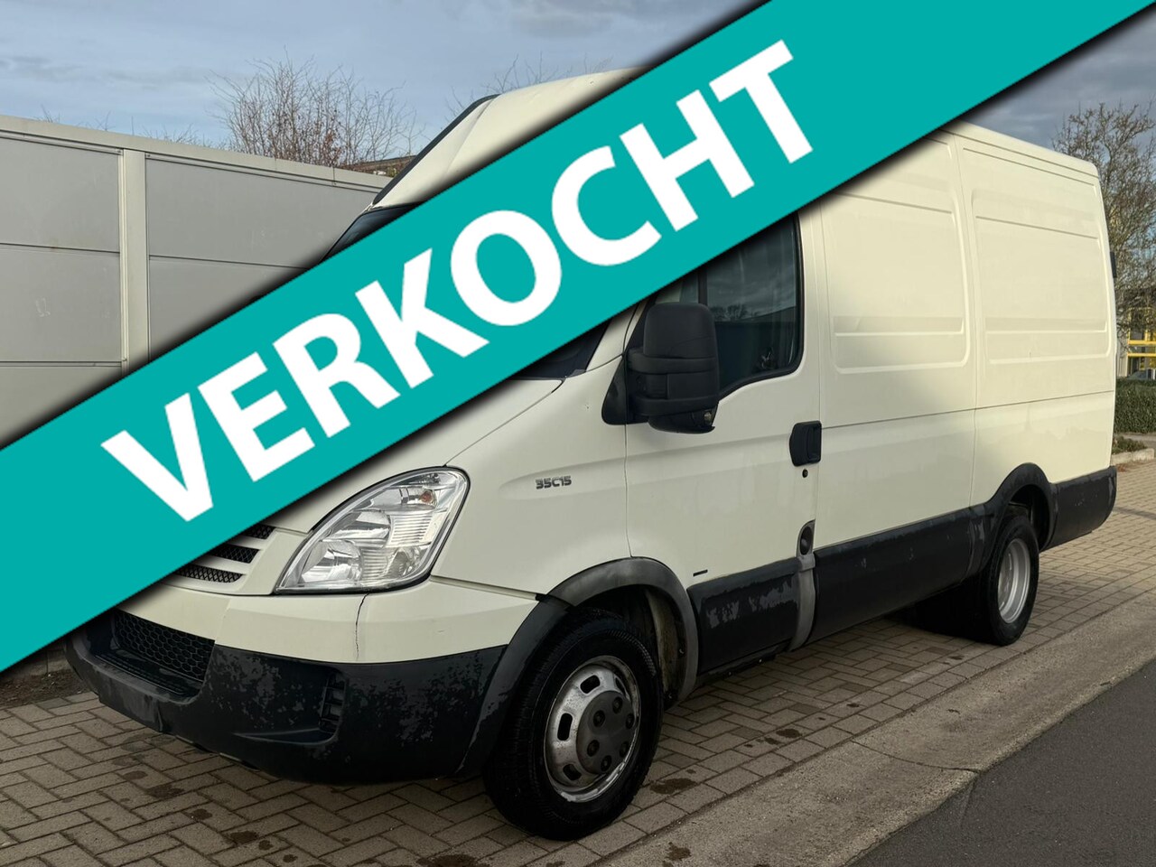 Iveco Daily - 35C15V 330 H3 / 3.0 dubbellucht - AutoWereld.nl