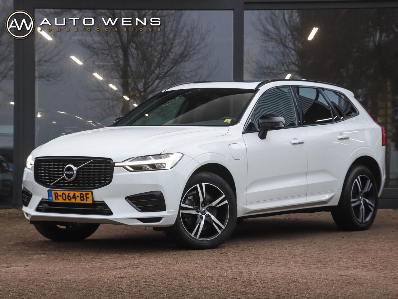 Volvo XC60 - T6 Recharge AWD R-Design Leder Pano BLIS Harman Kardon - AutoWereld.nl