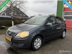 Volkswagen Polo - 1.4-16V Optive NETTE AUTO|AIRCO|TREKHAAK|5DRS
