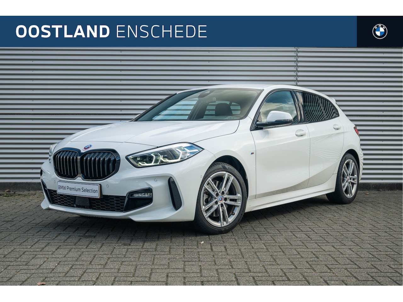 BMW 1-serie - 118i Executive M Sport Automaat / Sportstoelen / Achteruitrijcamera / Adaptieve LED / Stuu - AutoWereld.nl