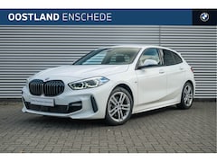 BMW 1-serie - 118i Executive M Sport Automaat / Sportstoelen / Achteruitrijcamera / Adaptieve LED / Stuu