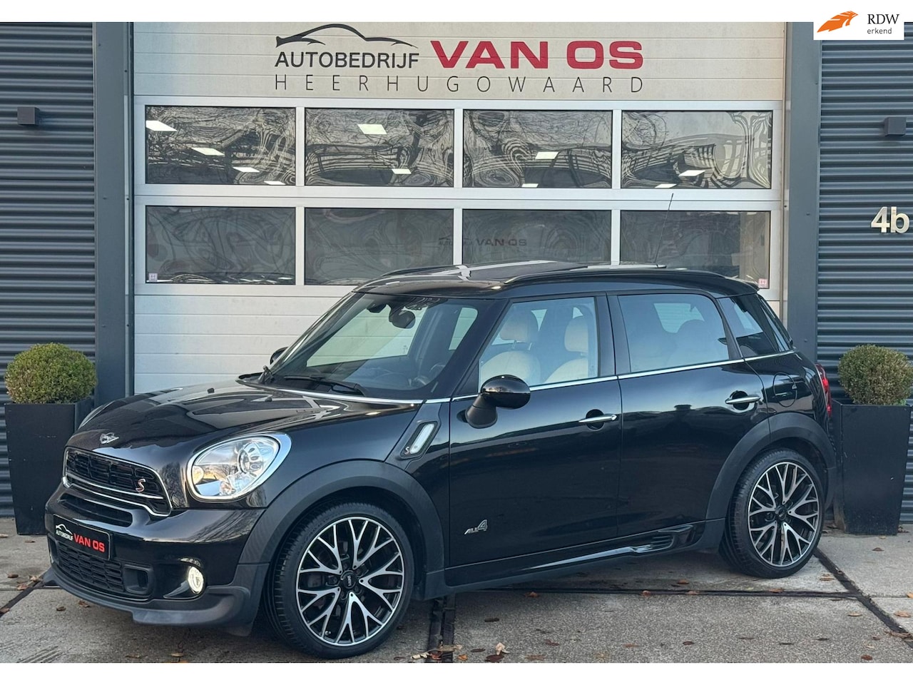 MINI Countryman - Mini 1.6 Cooper S ALL4 Salt l John Cooper Works l 190PK l PANO l Prachtige auto ! - AutoWereld.nl