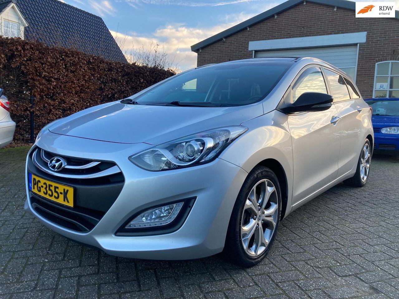 Hyundai i30 Wagon - 1.6 GDI i-Vision Panodak Cruise, Clima, Achteruitrijcamera, Navi bj 2014 - AutoWereld.nl