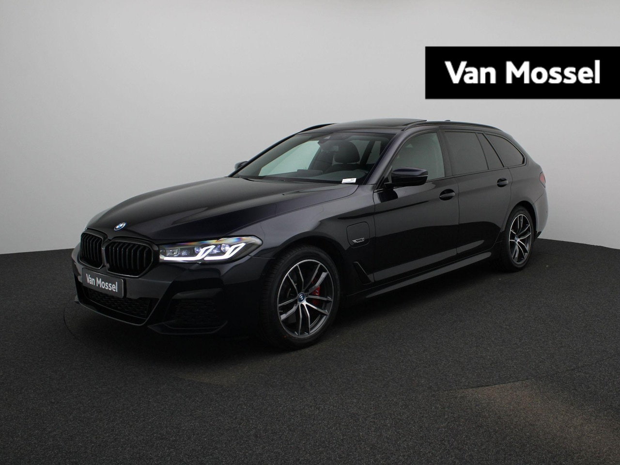 BMW 5-serie Touring - 530e Executive | Automaat | Apple Carplay/Android Auto | Achteruitrijcamera | Lederen Bekl - AutoWereld.nl