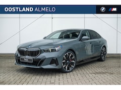 BMW 5-serie - 550e xDrive M Sport Automaat / Panoramadak / Trekhaak / Adaptief onderstel professional /