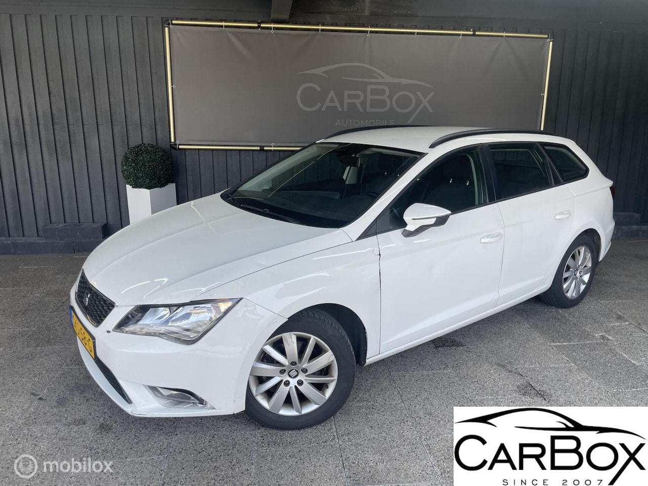 SEAT Leon ST - 1.6 TDI Style Connect Ecomotive 1.6 TDI Style Connect Ecomotive - AutoWereld.nl
