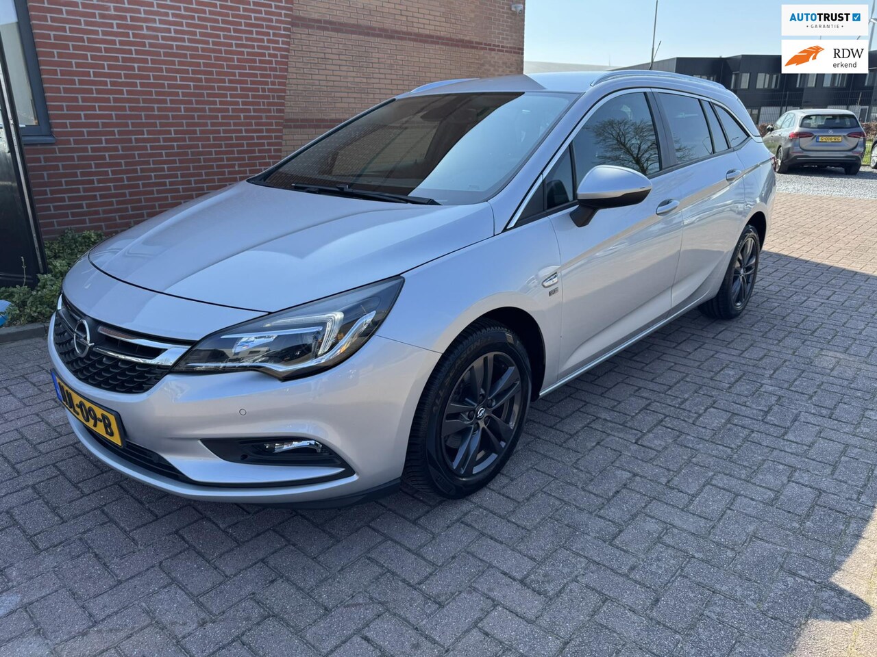 Opel Astra Sports Tourer - 1.6 CDTI 120 Jaar Edition 1.6 CDTI 120 Jaar Edition, Automaat, PDC v+a, Climatronic - AutoWereld.nl