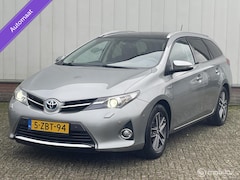 Toyota Auris Touring Sports - 1.8 Hybrid Executive | NL-Auto| Xenon | Pano | Navi | Camera | PDC v+a | Stoel verwarming
