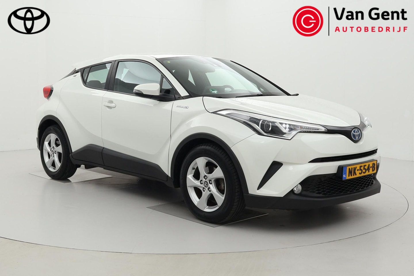 Toyota C-HR - 1.8 Hybrid Dynamic | Trekhaak | Navigatie | Keyless | Adaptive Cruise | Clima | Camera | 1 - AutoWereld.nl