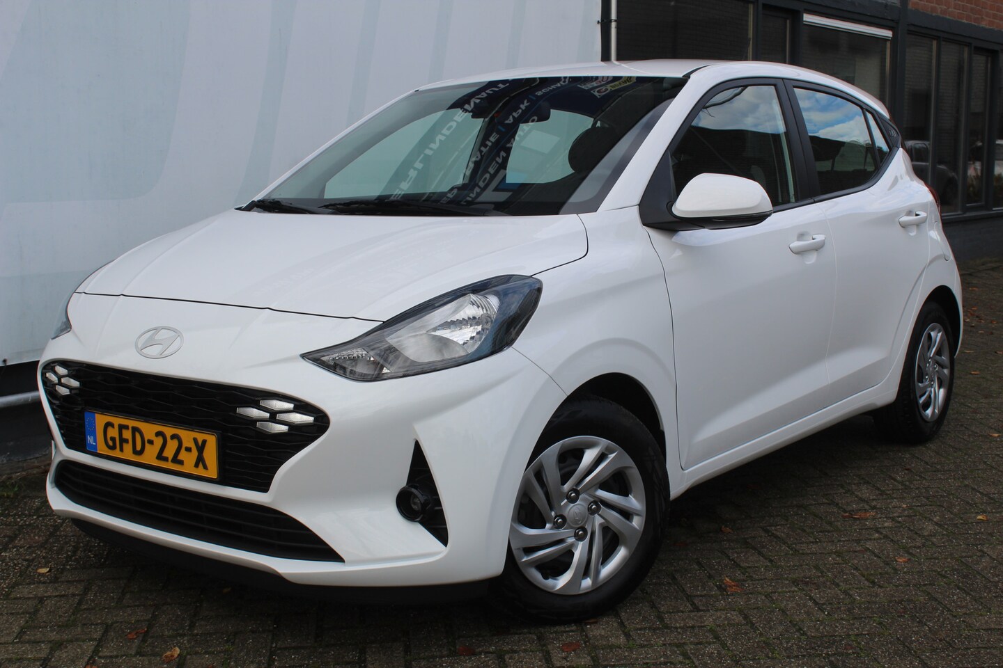 Hyundai i10 - 1.0 Comfort Smart Parkeer camera l Navigatie l Cruise control l Apple carplay/ Android aut - AutoWereld.nl