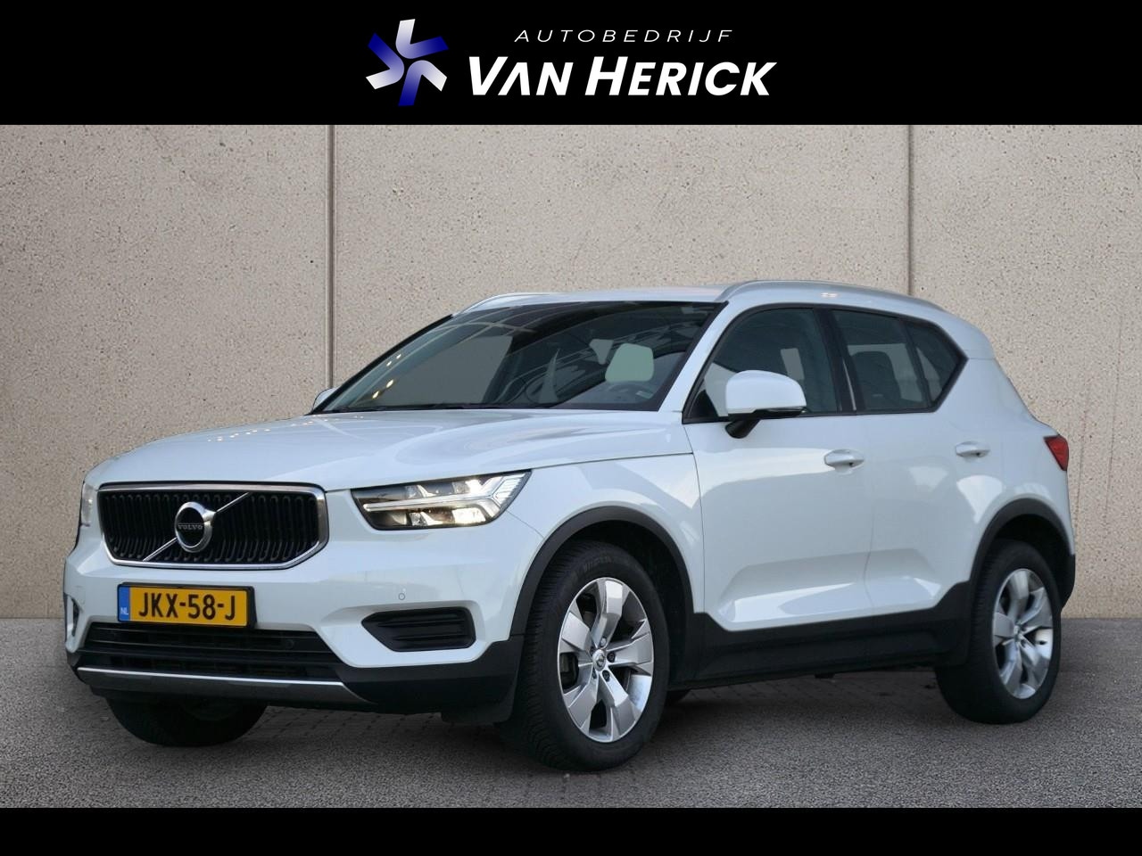 Volvo XC40 - 1.5 T3 Momentum Pro 163PK | Achteruitrijcamera | Clima | Stoelverwarming - AutoWereld.nl