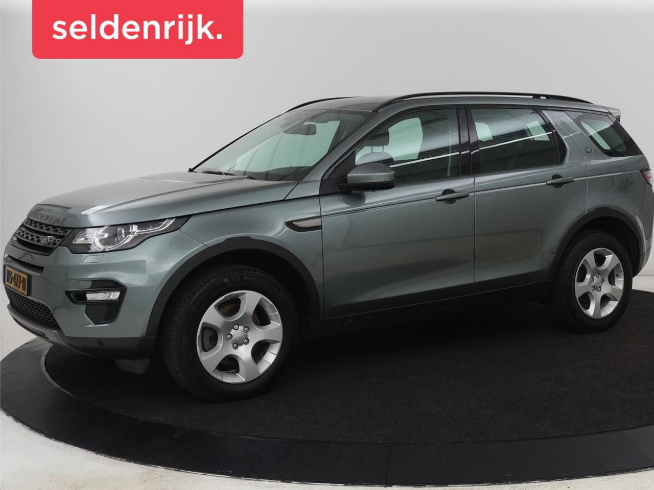 Land Rover Discovery Sport - 2.0 eD4 | Panoramadak | Leder | Stoelverwarming | Navigatie | Trekhaak | Stuurverwarming | - AutoWereld.nl