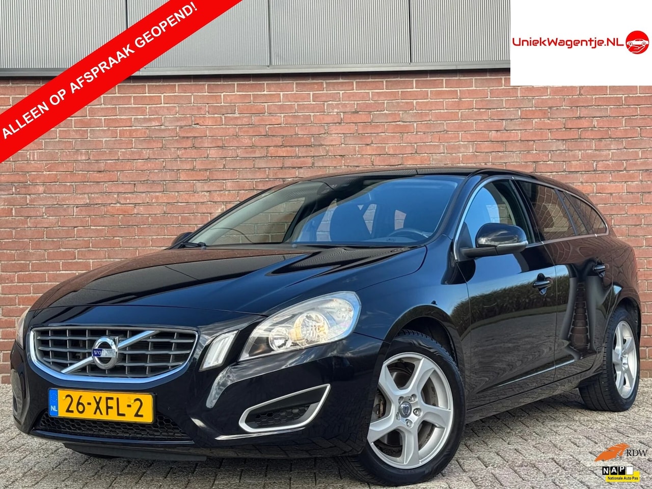 Volvo V60 - 1.6 T3 Momentum | NL-AUTO! | NAVI! | CRUISE! - AutoWereld.nl