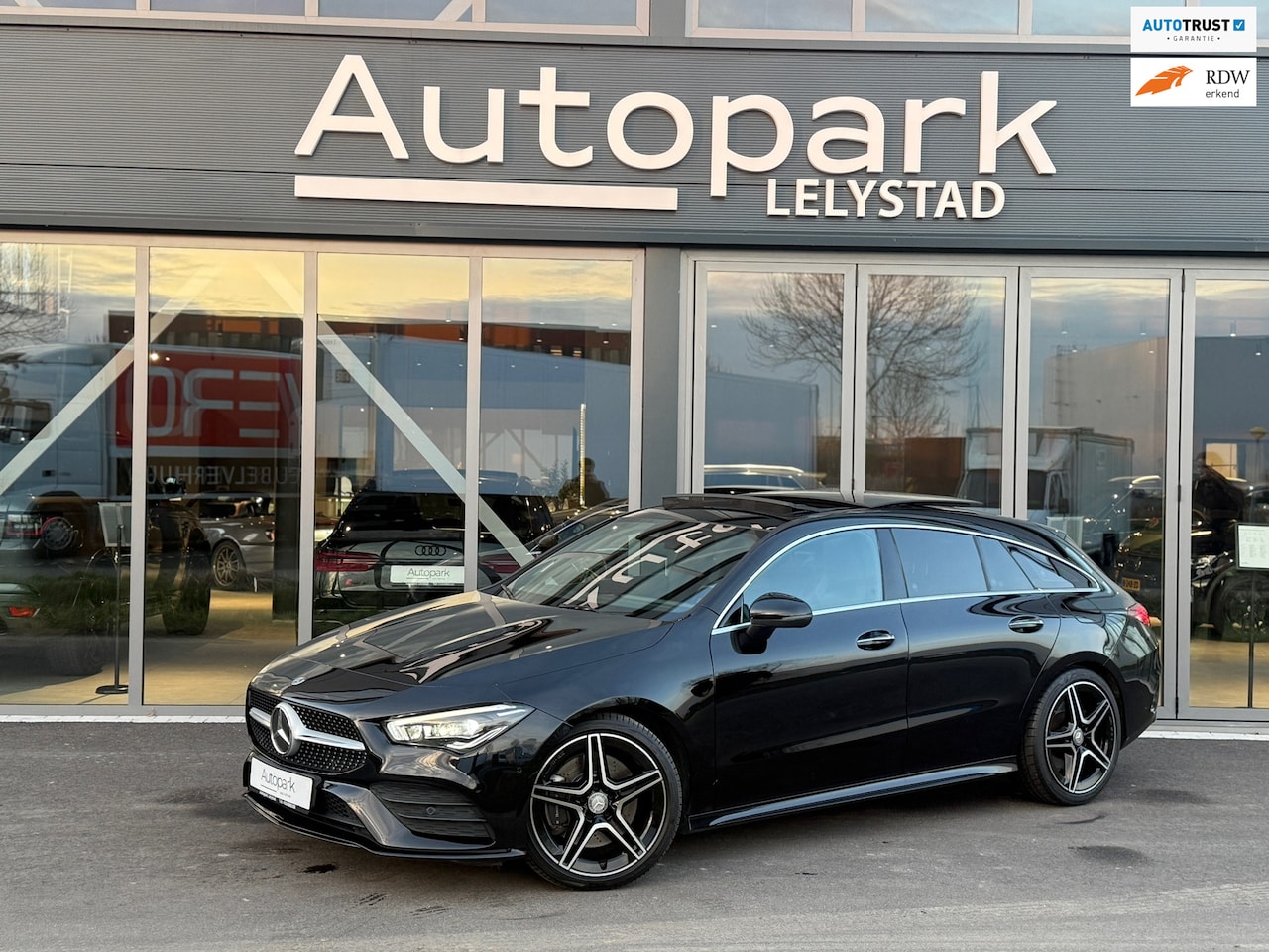 Mercedes-Benz CLA-klasse Shooting Brake - 250 Premium AMG PANO SFEERVERLICHTING LED - AutoWereld.nl