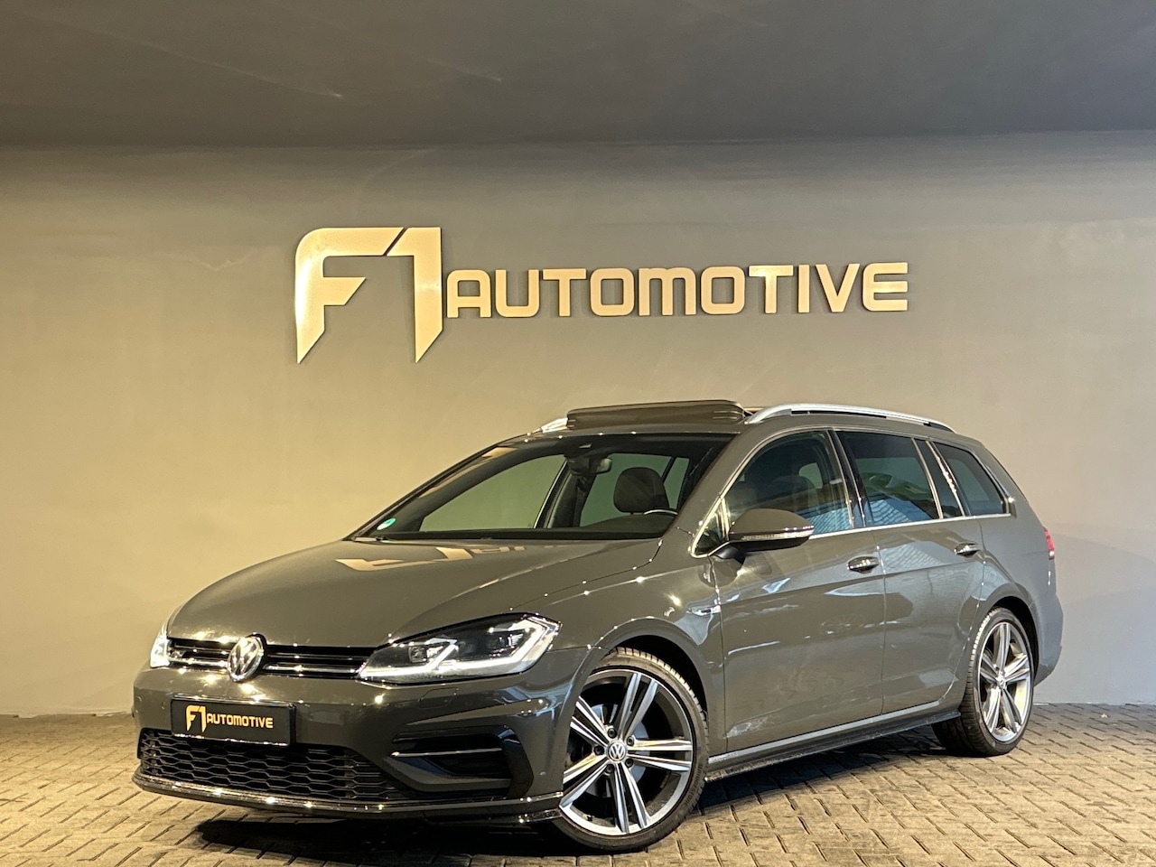 Volkswagen Golf Variant - 1.5 TSI Highline R Line Pano|Trekhaak - AutoWereld.nl