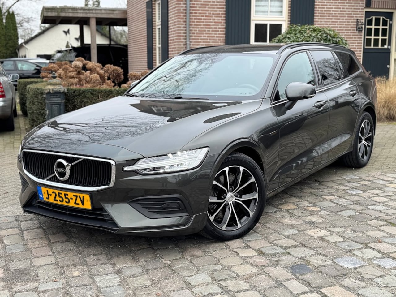 Volvo V60 - 2.0 B3 163pk autom Momentum Advantage ecc,leer,lmv,navi,led - AutoWereld.nl