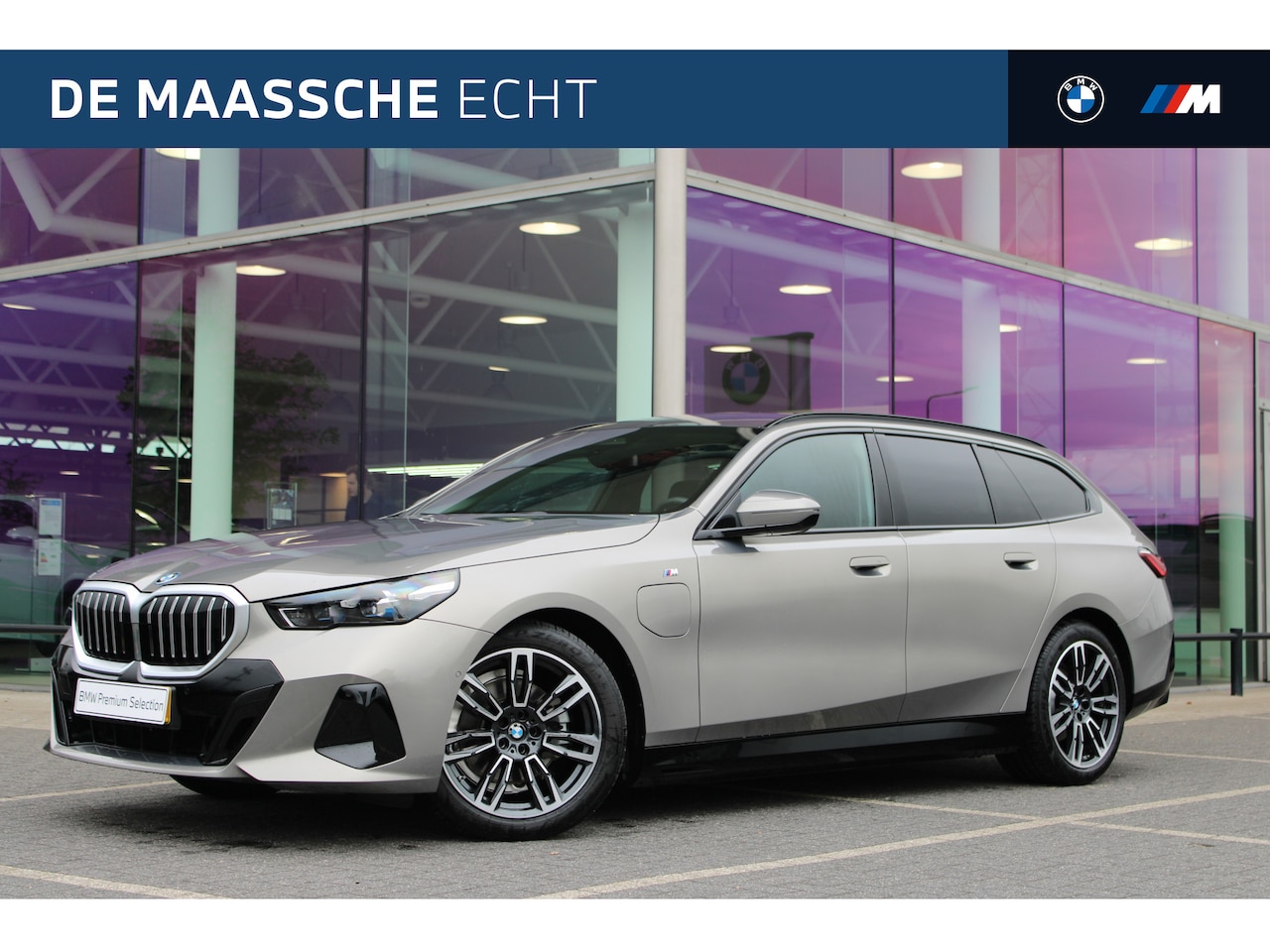 BMW 5-serie Touring - 530e M Sport M Sport Automaat / Panoramadak / Trekhaak / Achteruitrijcamera / Adaptieve LE - AutoWereld.nl