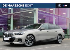 BMW 5-serie Touring - 530e M Sport M Sport Automaat / Panoramadak / Trekhaak / Achteruitrijcamera / Adaptieve LE