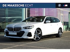 BMW 5-serie Touring - 530e M Sport Automaat / Panoramadak / Trekhaak / Achteruitrijcamera / Adaptieve LED / Park