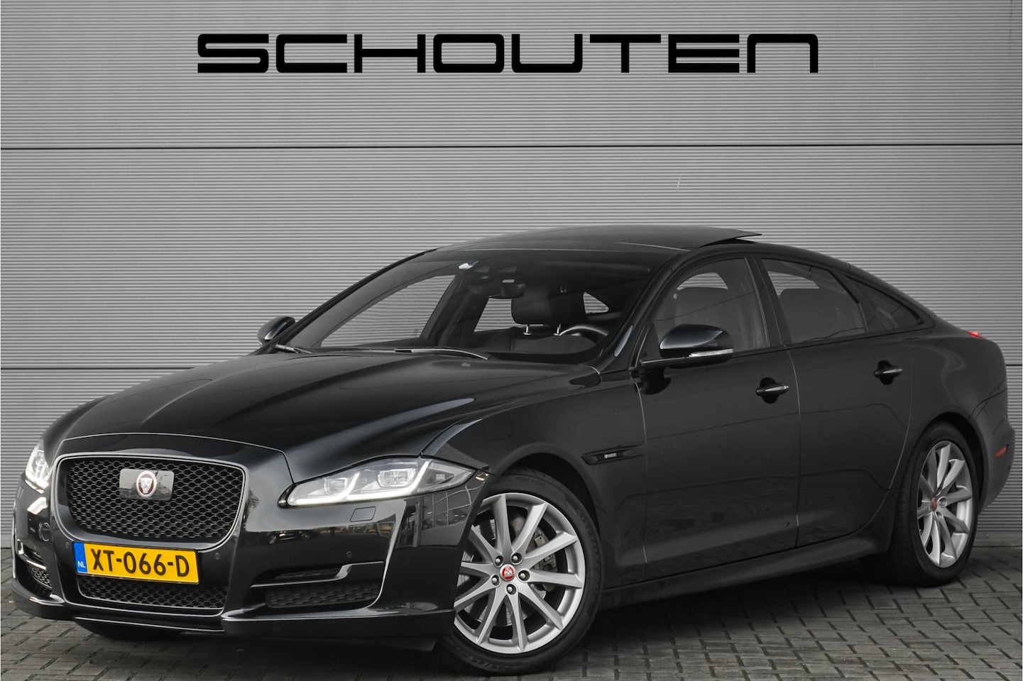 Jaguar XJ - 3.0 D R-Sport Pano ACC Dealeronderhouden Ori NL 2e Eig - AutoWereld.nl