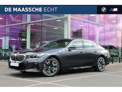 BMW 5-serie - 530e M Sport Automaat / Panoramadak / Parking Assistant Professional / Adaptieve LED / Com