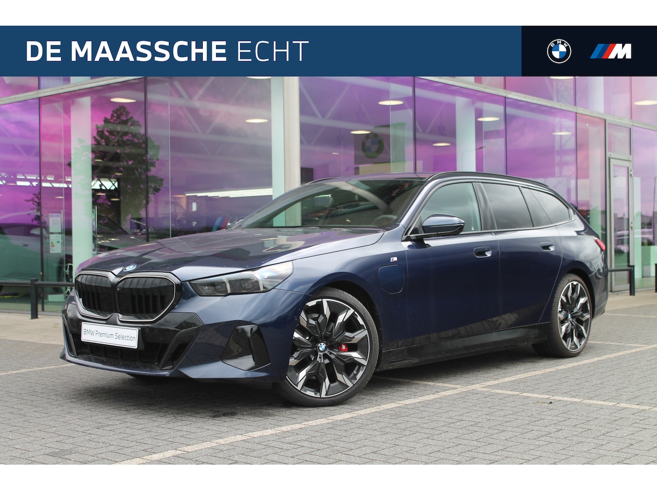 BMW 5-serie Touring - 530e M Sport Automat / Panoramadak / Trekhaak / Stoelventilatie / Adaptieve LED / Parking - AutoWereld.nl