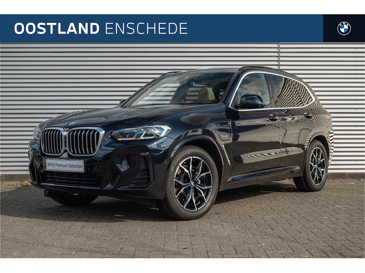 BMW X3 - xDrive30e High Executive M Sport Automaat / Panoramadak / Sportstoelen / Adaptief onderste - AutoWereld.nl