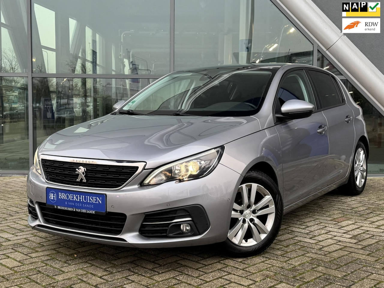 Peugeot 308 - 1.2 PureTech Blue Lease Executive 110pk Panoramadak / Navigatie / Cruise Control - AutoWereld.nl