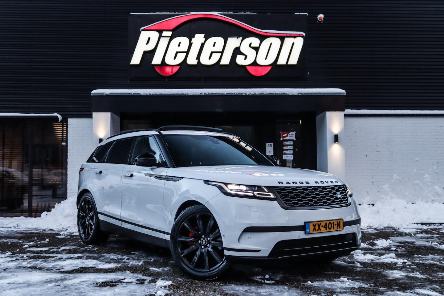 Land Rover Range Rover Velar - 3.0 V6 AWD HSE TREKHAAK PANO - AutoWereld.nl