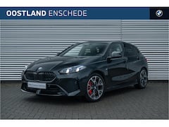 BMW 1-serie - 120 M Sport Automaat / Sportstoelen / Achteruitrijcamera / M Adaptief onderstel / Comfort