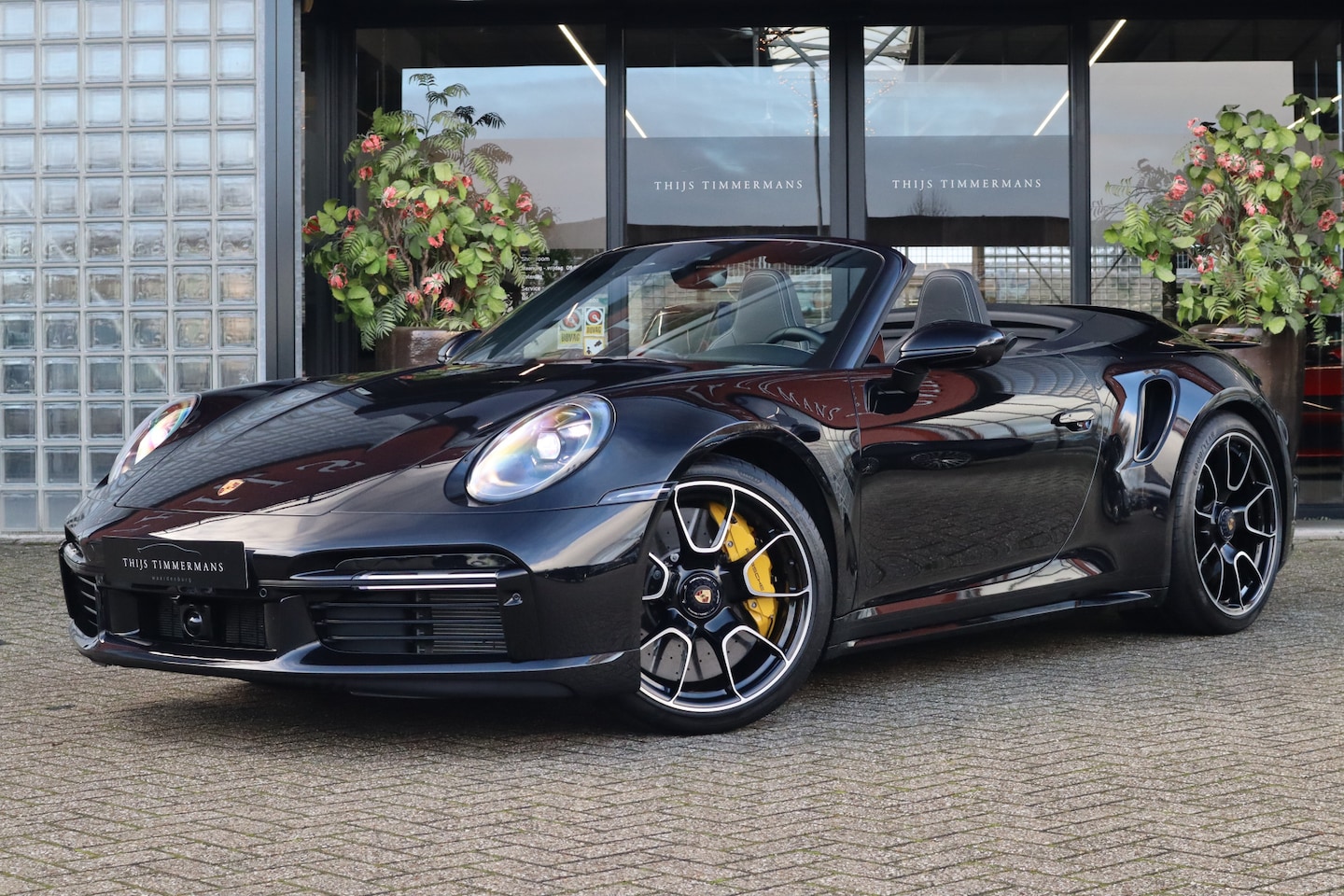Porsche 911 Cabrio - Turbo S | Keramisch, Burmester High End, Lift, Carbon interieur, Drive Assist, Sportuilaat - AutoWereld.nl