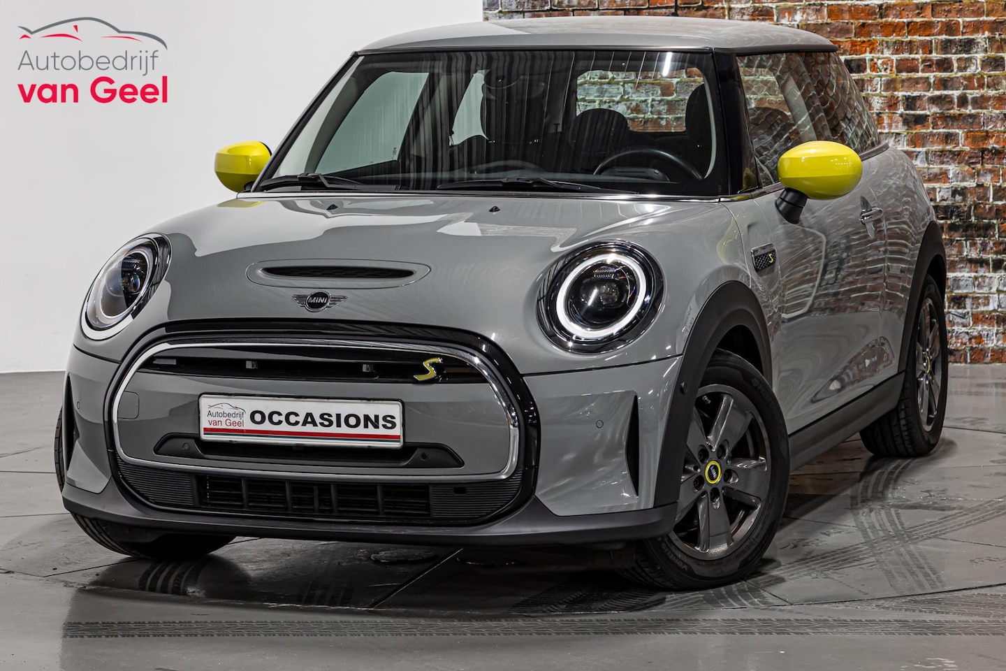 MINI Mini-Electric - Essential 33 kWh | Apple Carplay | Led | Stoelverwarming - AutoWereld.nl