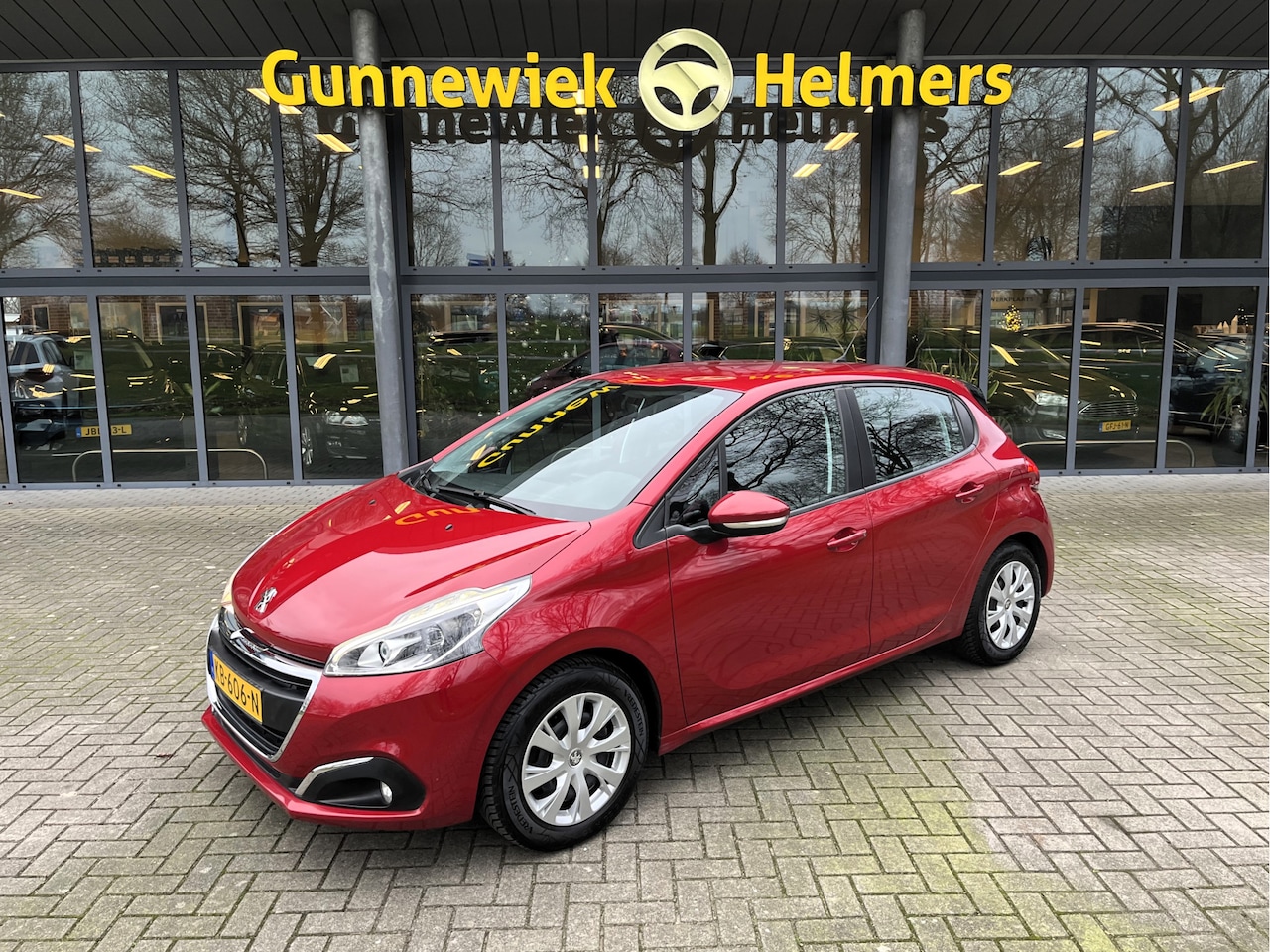 Peugeot 208 - 1.2 PureTech Blue Lion | DIST.RM '24 V.V. | AIRCO | CARPLAY | CRUISE | NAVI | PDC - AutoWereld.nl