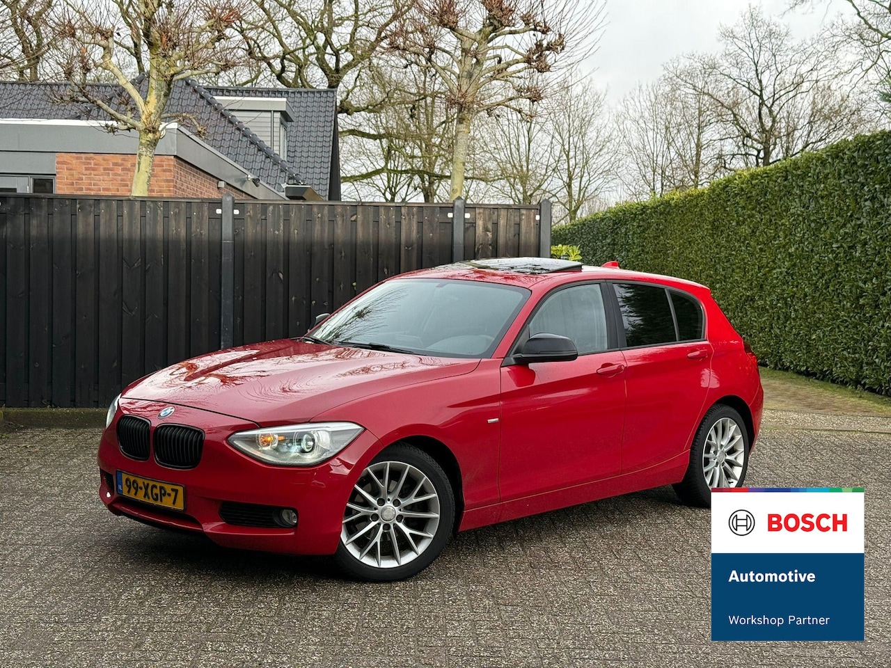 BMW 1-serie - 116i Business+ Trekhaak PANO AUT LEER - AutoWereld.nl