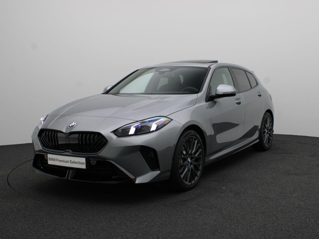 BMW 1-serie - 120 M Sportpakket Pro | Premium Pack | Comfort Access | Panoramadak | Driving Assistant | - AutoWereld.nl