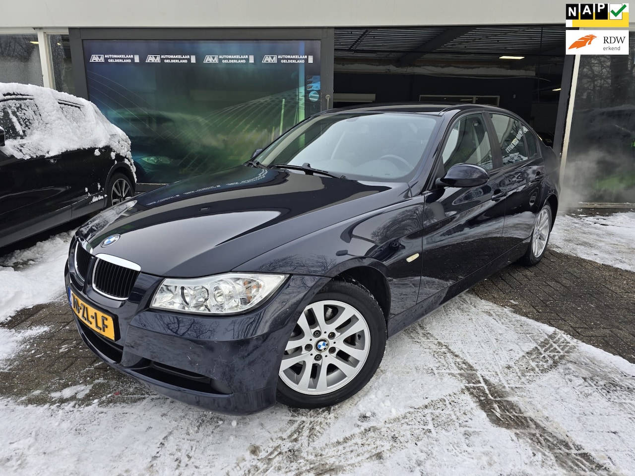 BMW 3-serie - 318i Business Line | 12MND GARANTIE | NAVI | CRUISE | AIRCO | LMV | - AutoWereld.nl