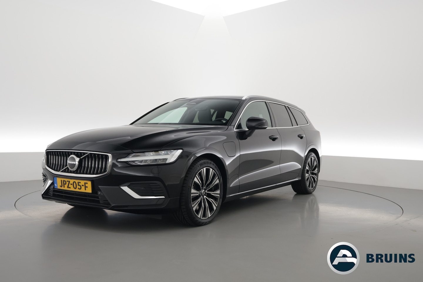 Volvo V60 - 2.0 T6 Plug-in hybrid AWD Plus Bright | Pilot Ass. | Blis | H&K | Elek. stoel met mem. | S - AutoWereld.nl
