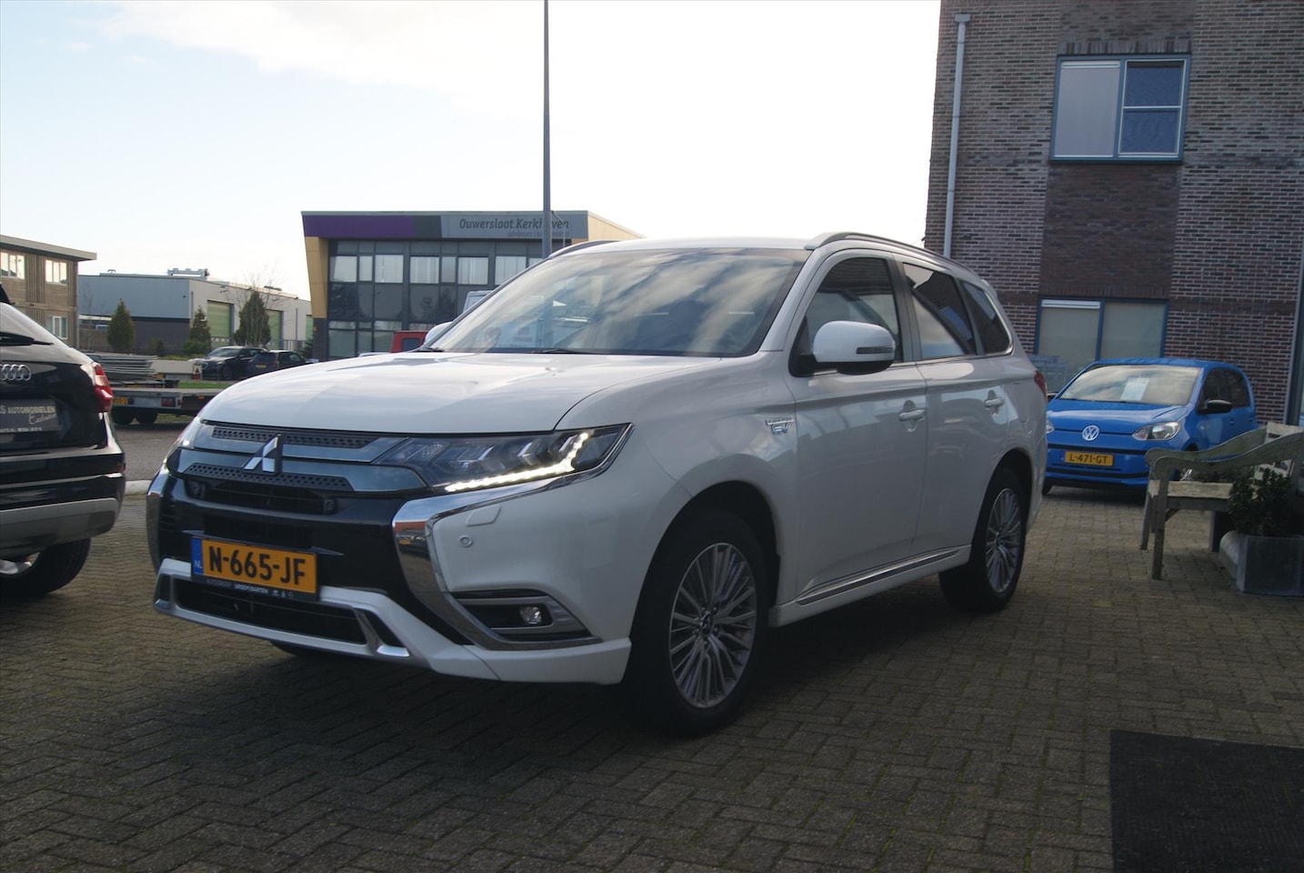 Mitsubishi Outlander - 2.4 DOHC MIVEC PHEV 240pk 4WD Aut Intense - AutoWereld.nl