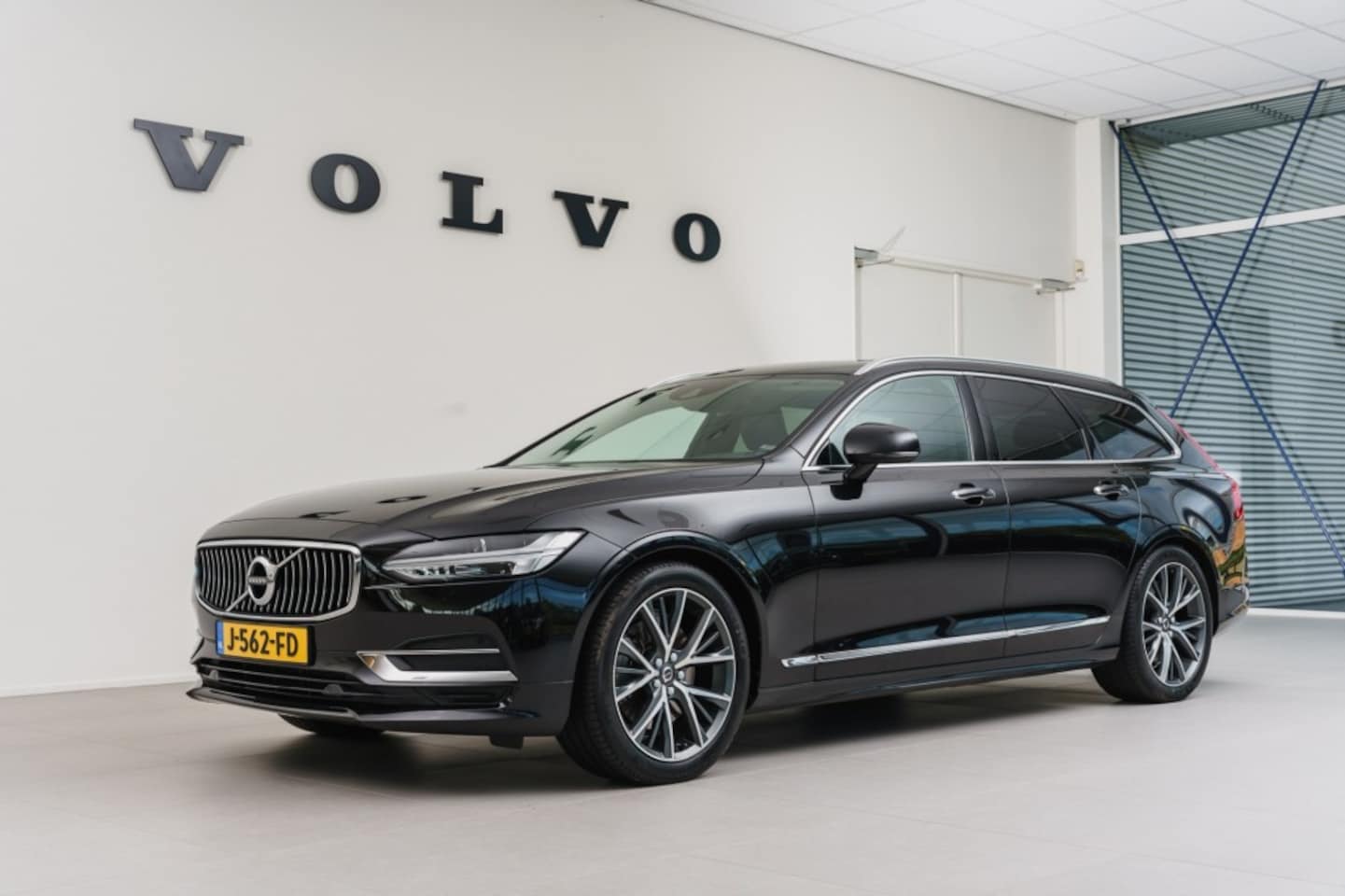 Volvo V90 - T4 Geartronic Business Luxury+ - AutoWereld.nl
