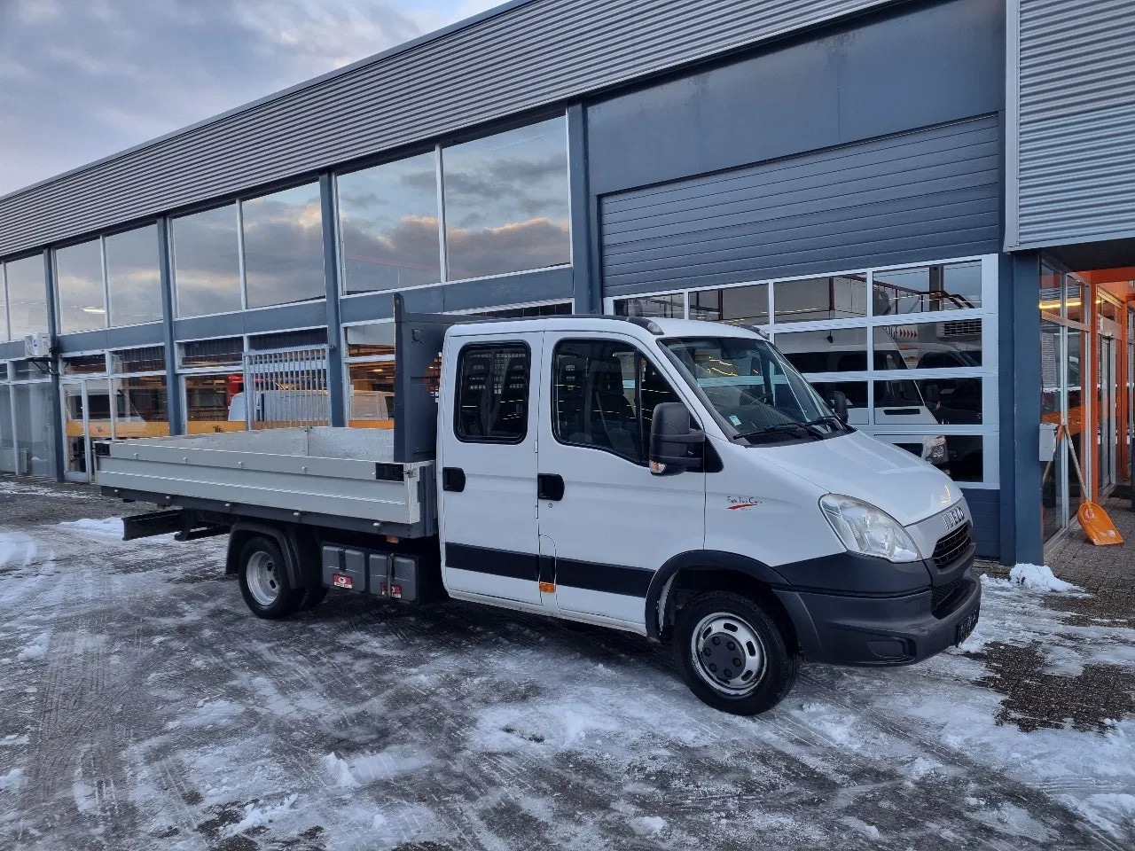 Iveco Daily - 40C15 3.0D Open laadbak DC 7 pers GVW 3500 KG - AutoWereld.nl
