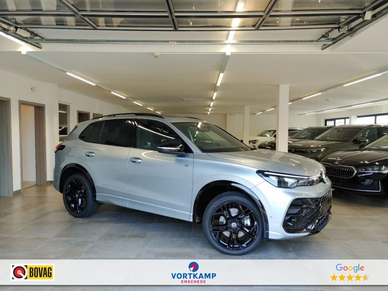 Volkswagen Tiguan - 1.5 TSI E-HYBRID R-LINE PANO-DAK/TREKHAAK/CAMERA/HUD/ACC/STOELVERW - AutoWereld.nl