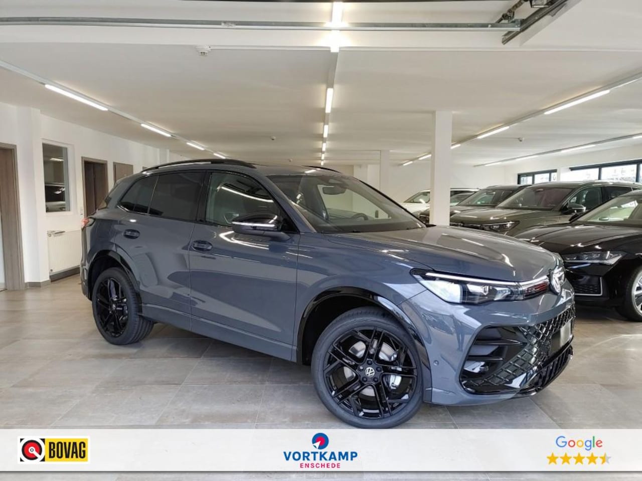 Volkswagen Tiguan - 1.5 TSI E-HYBRID R-LINE PANO-DAK/TREKHAAK/CAMERA/HUD/ACC/STOELVERW - AutoWereld.nl