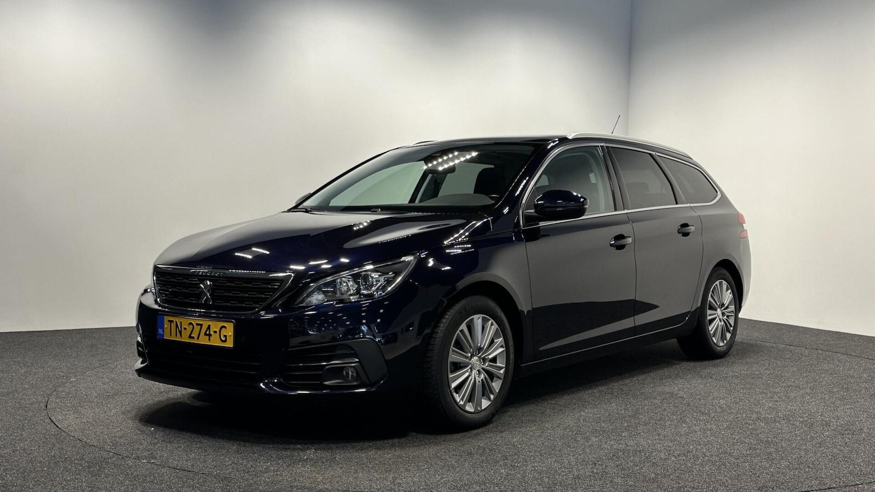 Peugeot 308 SW - 1.2 PureTech Allure|Pano|Airco|Cruise|Navi|Apple Carplay|NAP| - AutoWereld.nl
